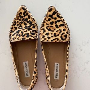 Steve Madden SZ.9 animal print flat loafers